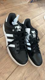 Adidas varial low Schoenen - Nieuw - maat 44, Ophalen of Verzenden, Nieuw, Schoenen