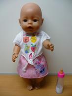Baby Born pop met kleding en flesje ( 43 cm ), Ophalen of Verzenden, Gebruikt, Babypop