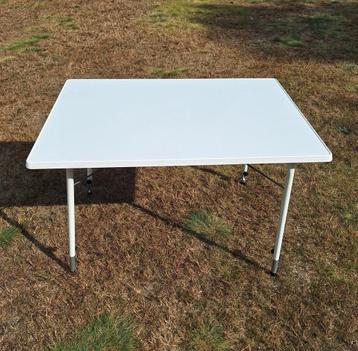 Campingtafel beschikbaar voor biedingen