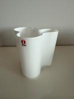 Iittala Alvar Aalto vaas wit 9cm, Huis en Inrichting, Woonaccessoires | Vazen, Wit, Ophalen of Verzenden, Minder dan 50 cm, Glas