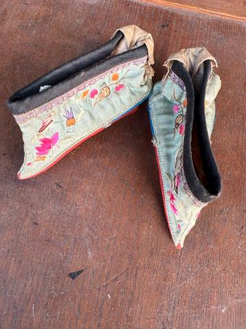 Antieke Chinese Lotusschoentjes beschikbaar voor biedingen
