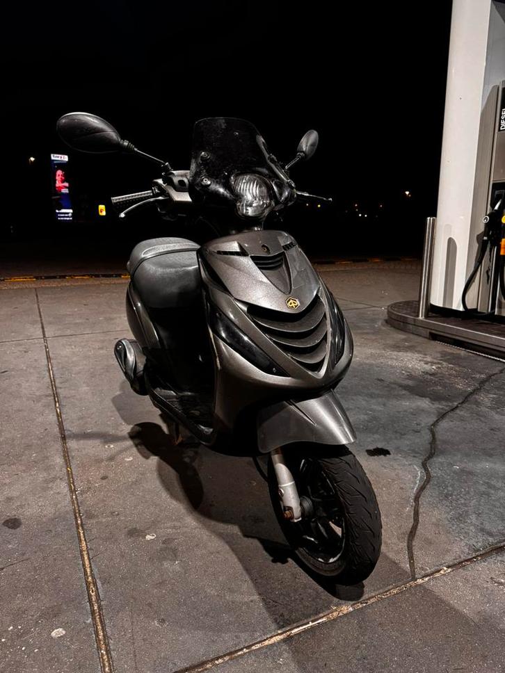 Piaggio zip, Fietsen en Brommers, Scooters | Piaggio, Zo goed als nieuw, Zip, Ophalen