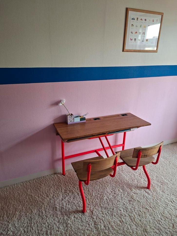 Vintage Kinderbureau met Fluor Details, Huis en Inrichting, Bureaus, Gebruikt, Ophalen