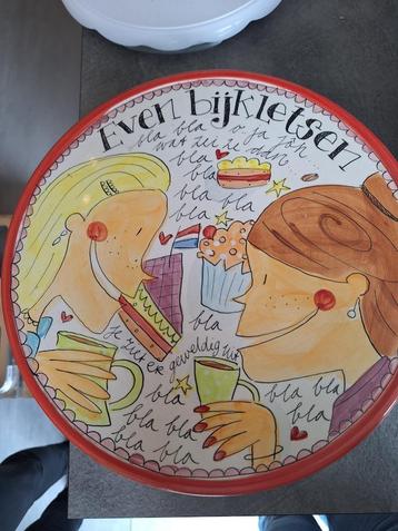 Blond taartplateau beschikbaar voor biedingen