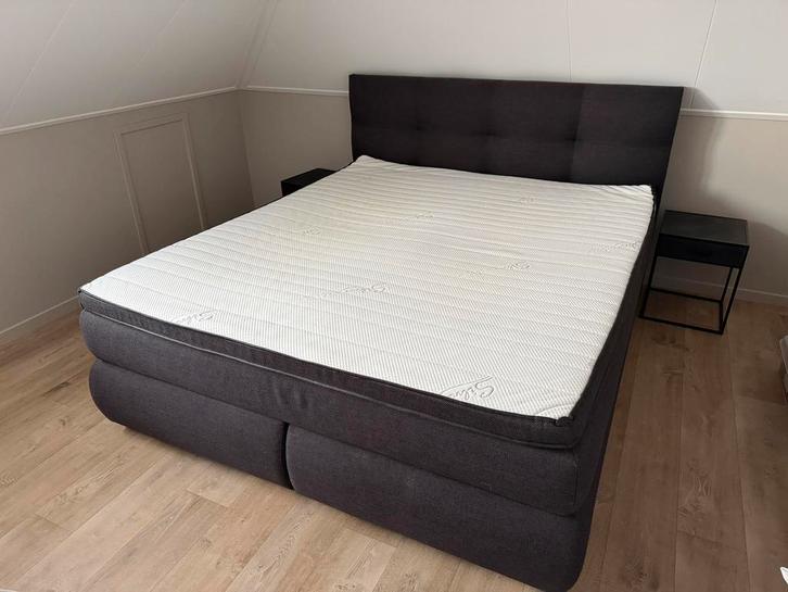 Luxe boxspring met topper, Huis en Inrichting, Slaapkamer | Boxsprings, Zo goed als nieuw, 180 cm, 210 cm, Tweepersoons, Grijs