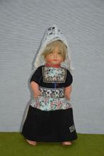 Oude Lassie pop van papier mache in klederdracht 28 cm `50s, Ophalen of Verzenden