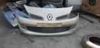 RENAULT CLIO 3  VOORBUMPER  BJ 2009, Auto-onderdelen, Carrosserie en Plaatwerk, Ophalen of Verzenden, Gebruikt, Voor, Bumper