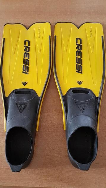 Mooie Cressi snorkelvinnen, maat 33-34 (als nieuw) beschikbaar voor biedingen