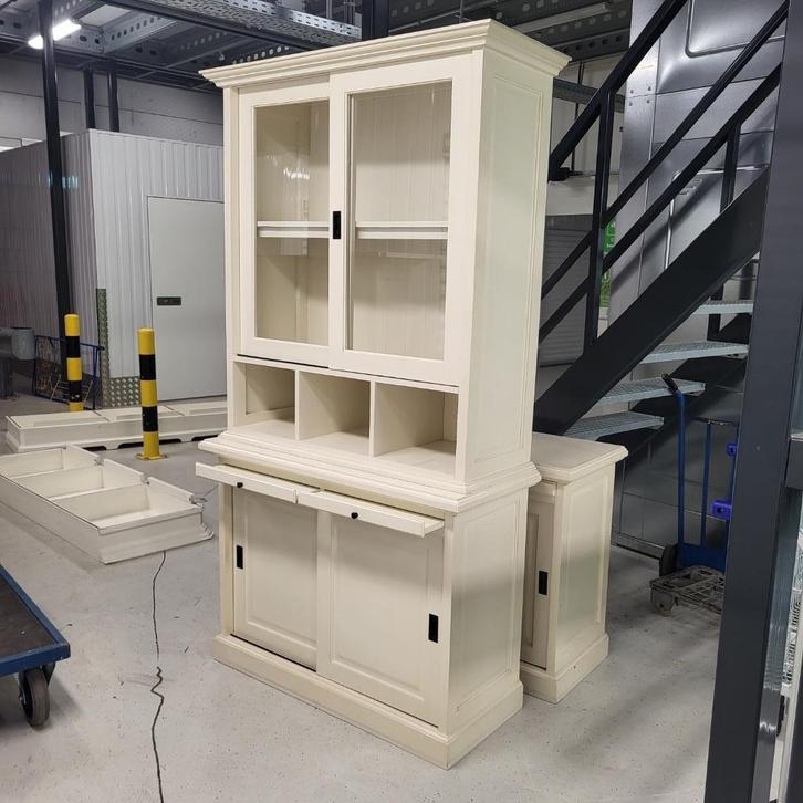 Kast buffetkast , vitrine kast. witte crème kleur, Huis en Inrichting, Kasten | Buffetkasten, Gebruikt, 200 cm of meer, 100 tot 150 cm