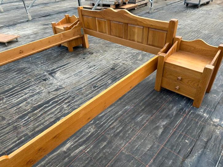 Tweepersoons bed en nachtkastjes ombouw 236x192cm eiken, Huis en Inrichting, Slaapkamer | Complete slaapkamers, Zo goed als nieuw