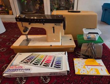 Singer 367 Naaimachine in Koffer + Extra's beschikbaar voor biedingen