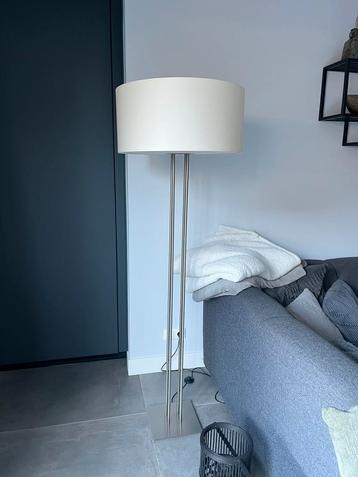 Mooie vloerlamp te koop (2 stuks)