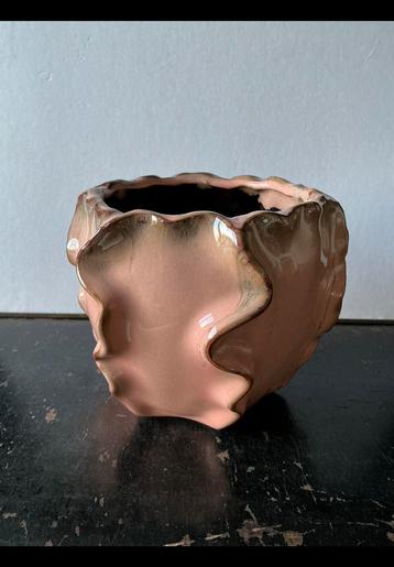 Stenen bloempotje v Daan Kromhout in een zal, - oranje kleur beschikbaar voor biedingen