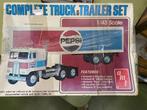 AMT bouwdoos Kenworth trekker en Fruehauf oplegger Pepsi, Hobby en Vrije tijd, Nieuw, Overige merken, Truck, Groter dan 1:32