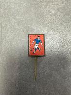 Speldje voetbal Fortuna rood, Verzamelen, Speldjes, Pins en Buttons, Ophalen of Verzenden, Gebruikt, Sport, Speldje of Pin