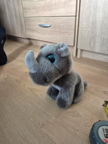 Neushoorn knuffel Petjes world  beschikbaar voor biedingen