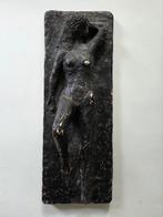 Beeld. Naak. Liggende vrouw. Gips. Gesigneerd. 1980., Antiek en Kunst, Ophalen of Verzenden