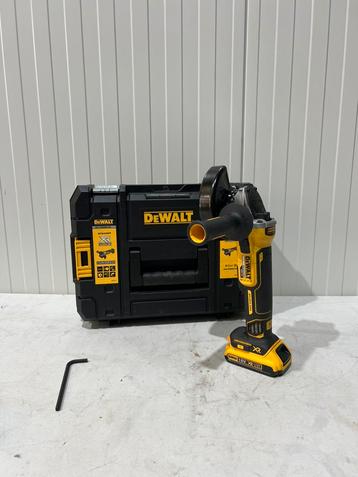 DeWalt DCG405 haakse slijper met 2.0Ah accu en koffer beschikbaar voor biedingen
