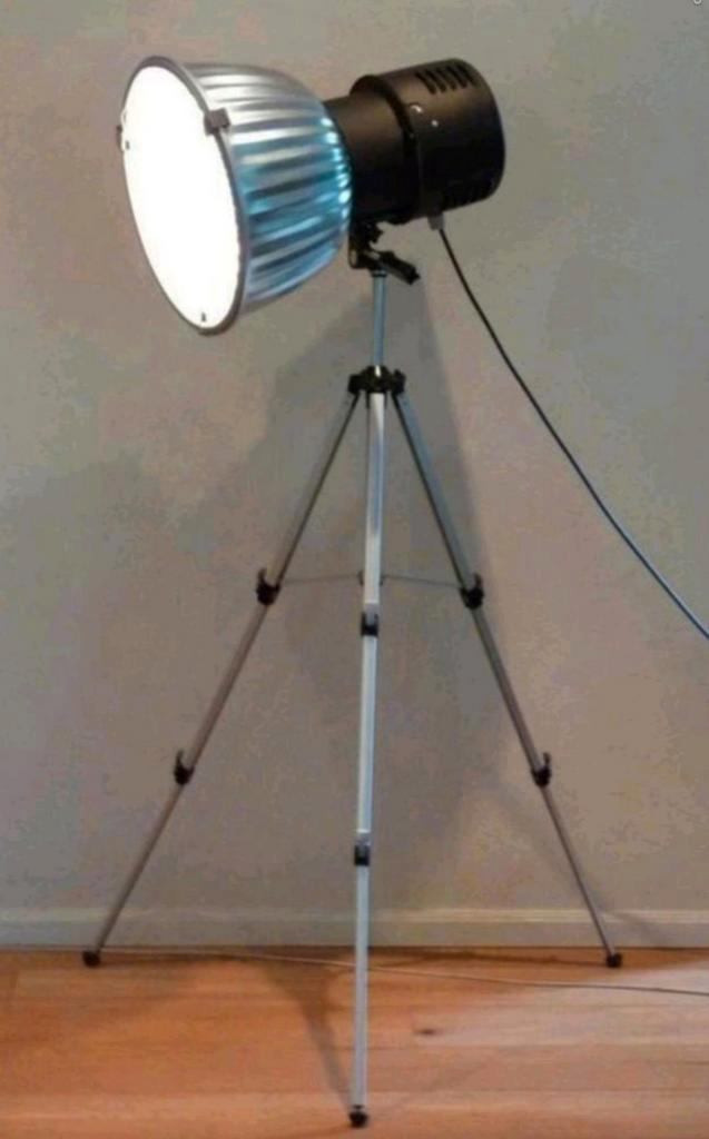 Grote Industriële studiolamp op statief, in nette staat!, Huis en Inrichting, Lampen | Vloerlampen, Zo goed als nieuw, 150 tot 200 cm