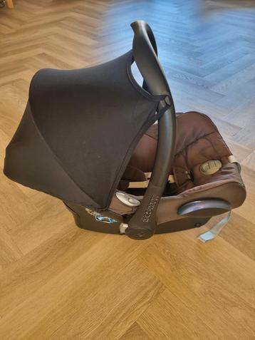 Maxicosi cabriofix en easyfix beschikbaar voor biedingen