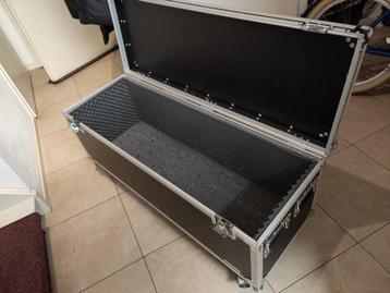 Grote flightcase voor statieven – ca. 57.5x123x45 cm (hxbxd) beschikbaar voor biedingen