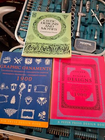 Ornamenten borders etc boeken beschikbaar voor biedingen