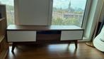 Beliani EERIE TV-meubel - Walnoot/Wit – MDF, Ophalen, Gebruikt, Overige materialen, 100 tot 150 cm
