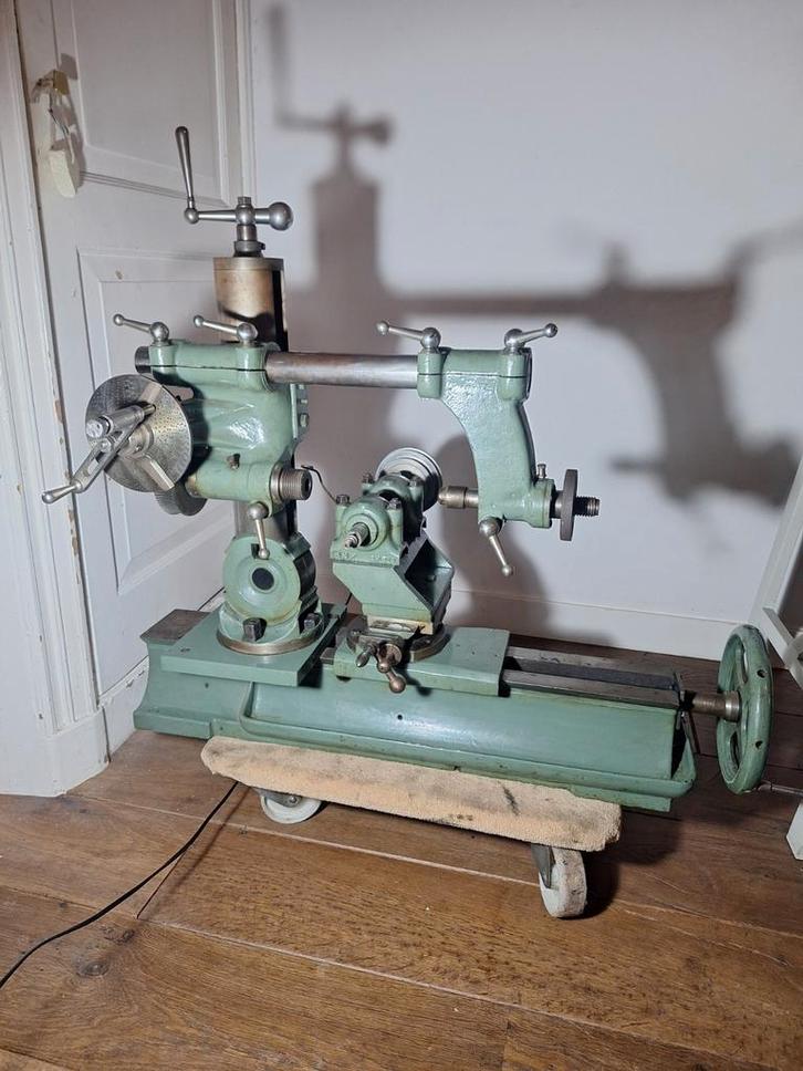 Prachtige tandwielfreesmachine van zeer hoge kwaliteit., Doe-het-zelf en Verbouw, Draaibanken, Zo goed als nieuw, Freesbank, Ophalen