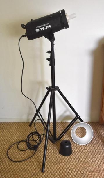 studioflitser en los foto/flitsstatief beschikbaar voor biedingen