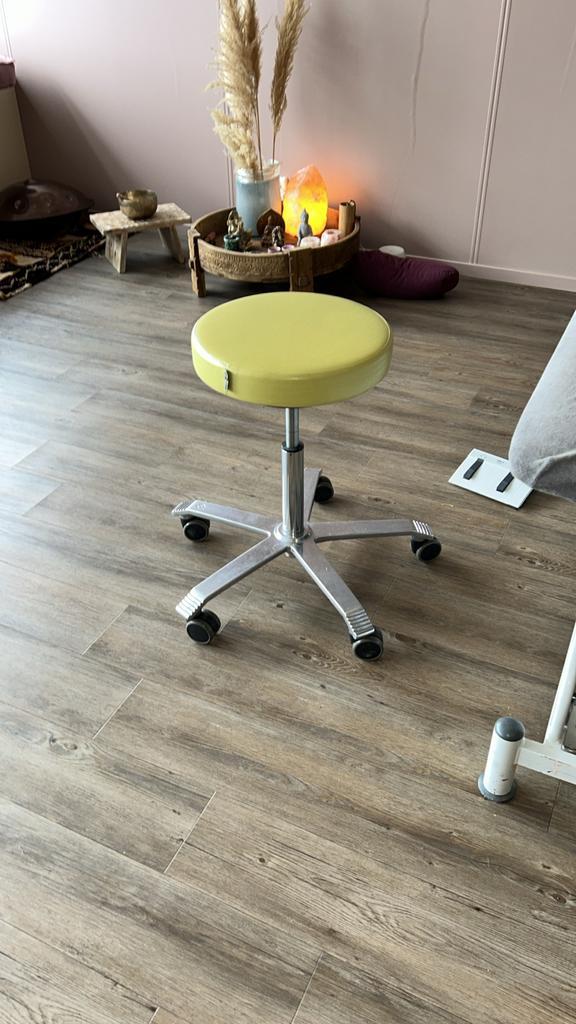 Score Medical Tabouret Okergeel, Huis en Inrichting, Krukjes, Gebruikt, Staal, In hoogte verstelbaar, Ophalen