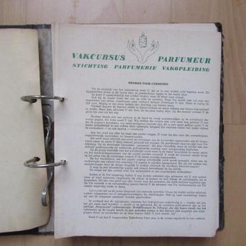 Vakcursus Parfumeur jaren 60 beschikbaar voor biedingen