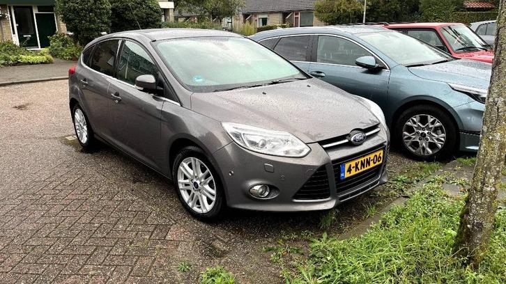 Ford Focus 1.0 Ecoboost 92KW 5D 2013 Bruin - NIEUWE MOTOR, Auto's, Ford, Particulier, Focus, ABS, Airbags, Airconditioning, Bluetooth
