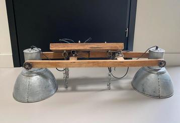 Stoere industriële hanglamp beschikbaar voor biedingen