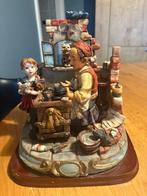 Capodimonte porseleinen beeld Meisje bij Schoenmaker, Ophalen of Verzenden