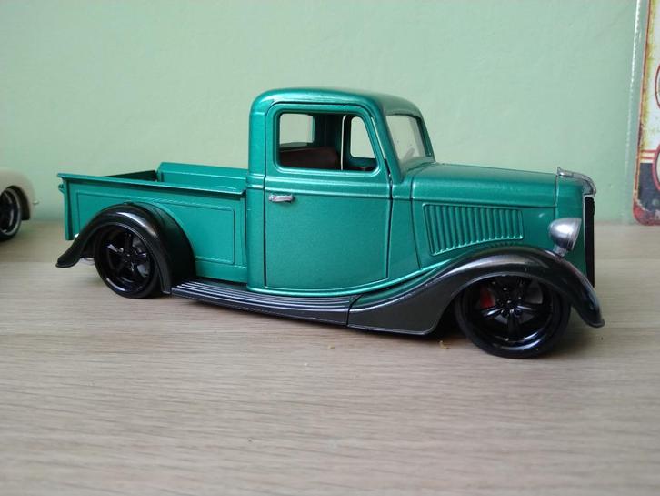 1936 Ford V8 Pick up Custom 1:18 Mira / Solido, Hobby en Vrije tijd, Modelauto's | 1:18, Zo goed als nieuw, Auto, Solido, Ophalen of Verzenden