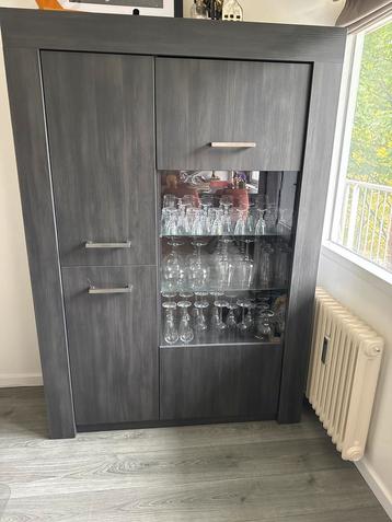Mooie kast beschikbaar voor biedingen