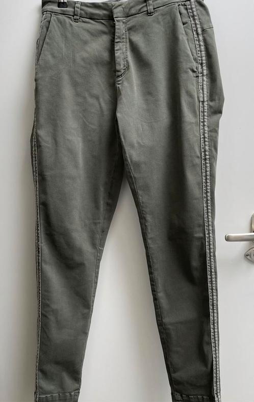 Pieszak toffe broek olijfgroen met streep opzij 28 (als 29), Kleding | Dames, Broeken en Pantalons, Zo goed als nieuw, Maat 38/40 (M)