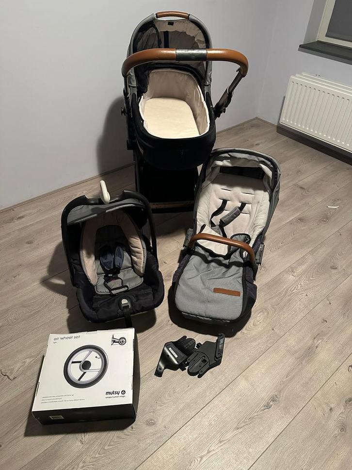 Mooie Mutsy igo urban nomad blauw combiwagen uitgebreide set, Kinderen en Baby's, Kinderwagens en Combinaties, Gebruikt, Combiwagen