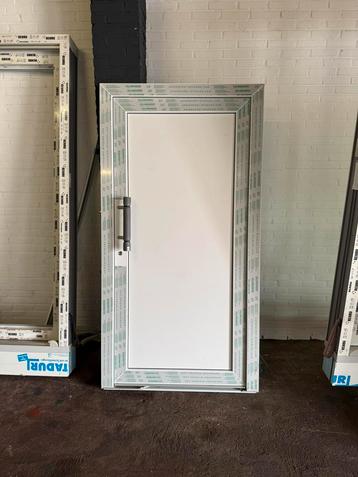 NIEUWE voordeur / achterdeur helemaal compleet! Kunststof beschikbaar voor biedingen