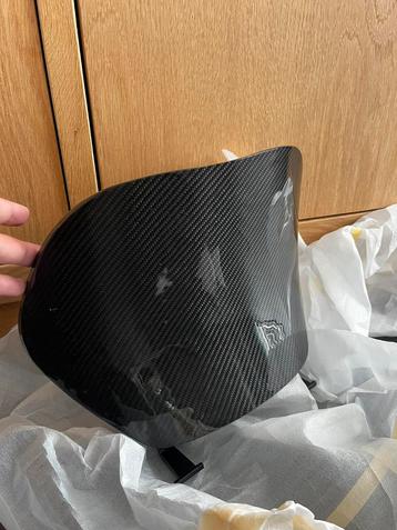 Carbon beenschild klepje Zip beschikbaar voor biedingen