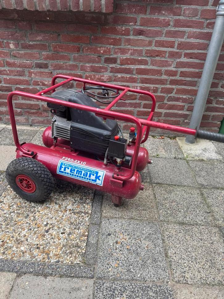 Remark Type/model: F260-2X10 compressor, Doe-het-zelf en Verbouw, Compressors, Zo goed als nieuw, 10 bar of meer, 100 liter of meer