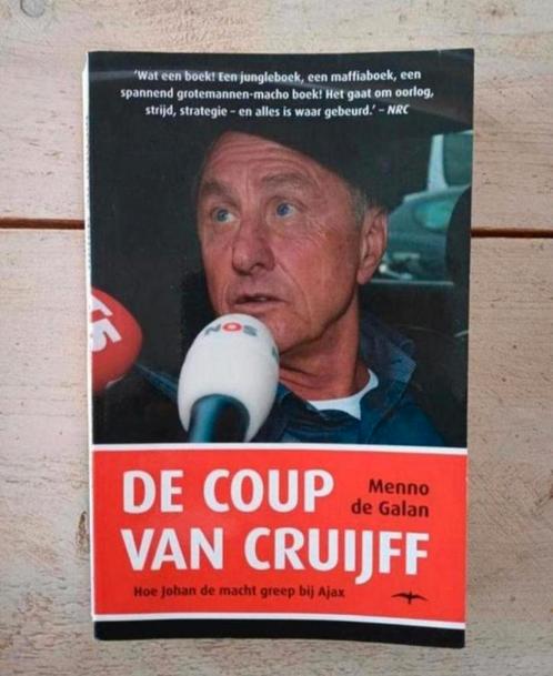 Menno de Galan - De coup van Cruijff, Boeken, Sportboeken, Zo goed als nieuw, Balsport, Ophalen of Verzenden