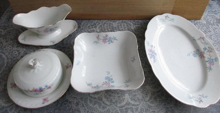 4 vintage servies delen met pastel bloemen à 2,00, Huis en Inrichting, Keuken | Servies, Zo goed als nieuw, Schaal of Schalen