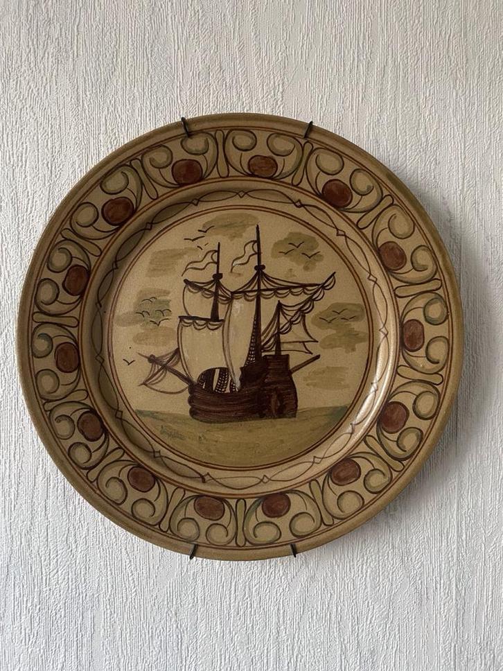 Decoratief Bord met Schip - Handgeschilderd, Antiek en Kunst, Antiek | Wandborden en Tegels, Ophalen