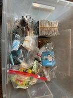 Doos vol spaaractie plaatjes, Verzamelen, Ophalen of Verzenden, Gebruikt, Overige onderwerpen, Speldje of Pin