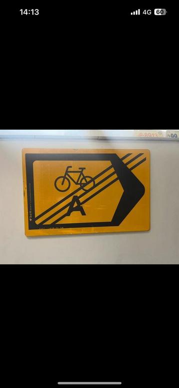 Verkeersbord (omleidingsbord) beschikbaar voor biedingen