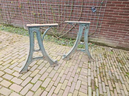 Oude gietijzeren machine poten Hoog 86 cm Onder breed 73 cm, Antiek en Kunst, Antiek | Gereedschap en Instrumenten, Ophalen