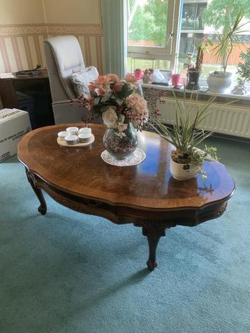 Salontafel met laden beschikbaar voor biedingen