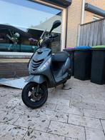 Piaggio zip 4t, Fietsen en Brommers, Scooters | Piaggio, Zip, Ophalen of Verzenden, Zo goed als nieuw, Benzine