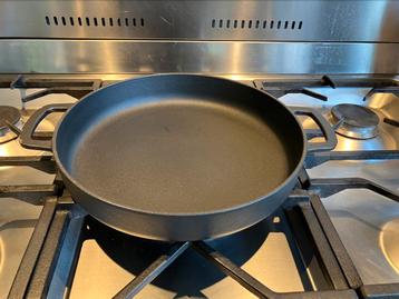 Combekk sous chef lage pan 28 cm gietijzer / verzenden kan beschikbaar voor biedingen